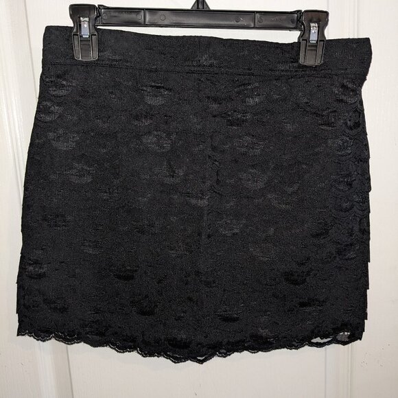 Forever 21 Black Lace Mini Skirt Sz L - Picture 2 of 6